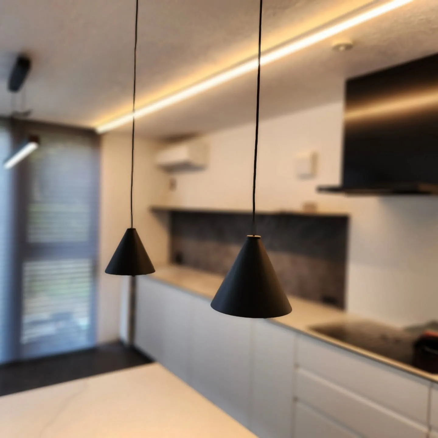 鎌倉市O様邸、床タイル、天井.壁の漆喰はお施主様が頑張って施...